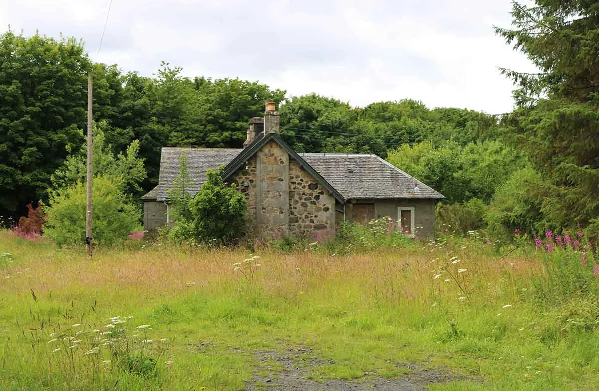 Photo of an abandoned house for sale in the UK.