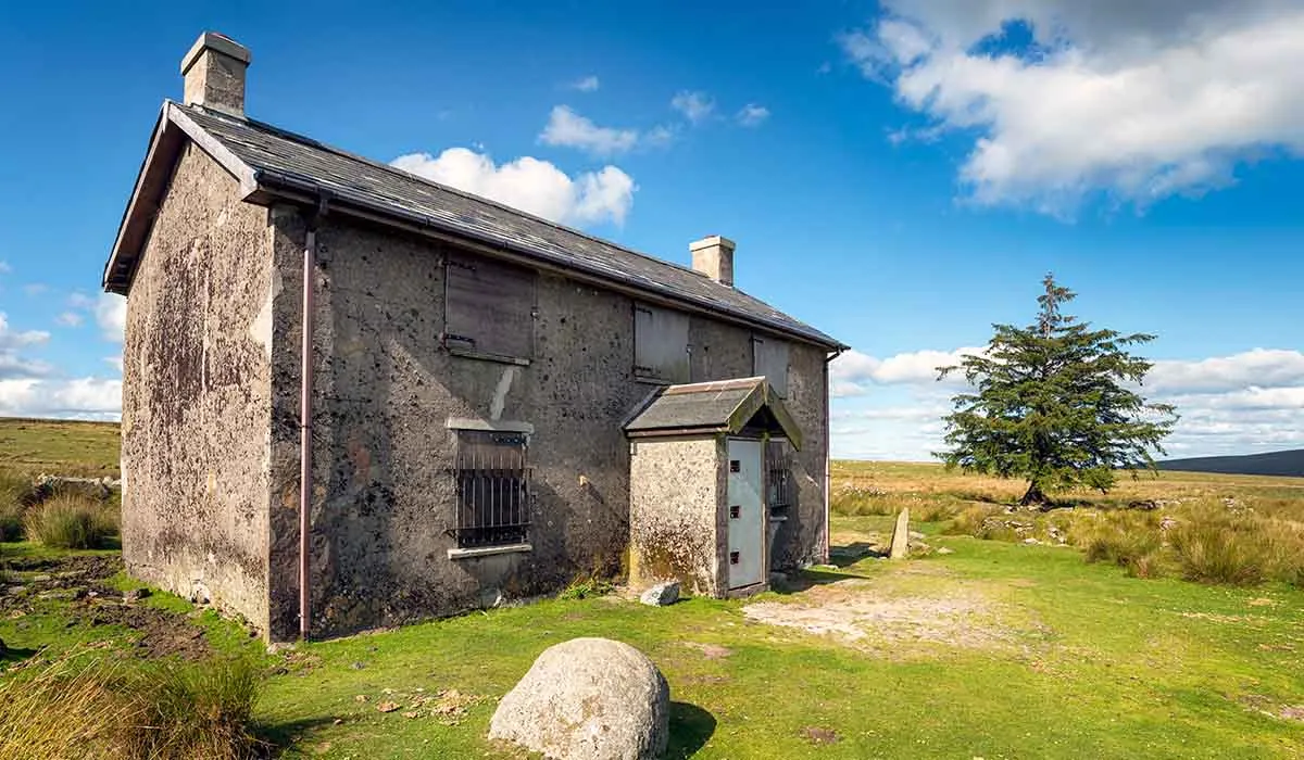 Photo of a neglected and abandoned house in northern England.