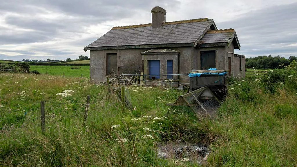 Image of a derelict cottage in England suitable for renovation