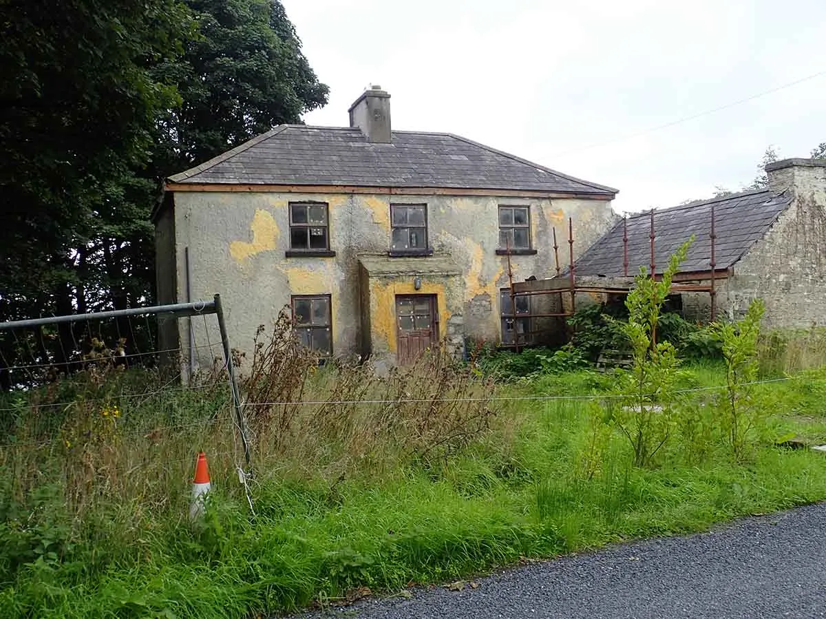 Photo of a derelict Georgian house for sale.