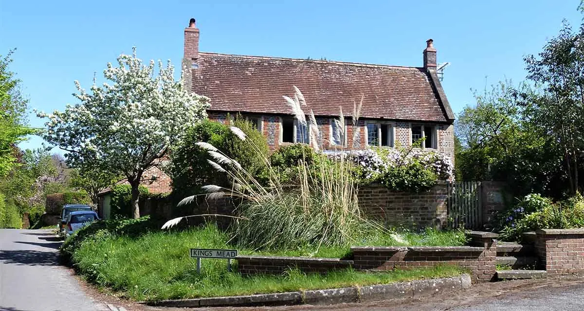 Photo showing a house with a large garden.