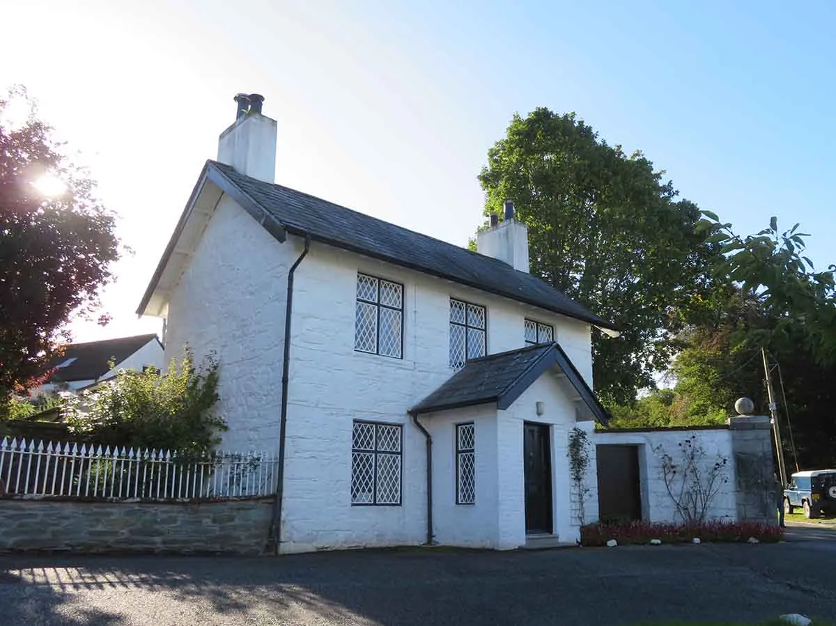 Photo showing a beautifully renovated cottage for sale in Scotland.