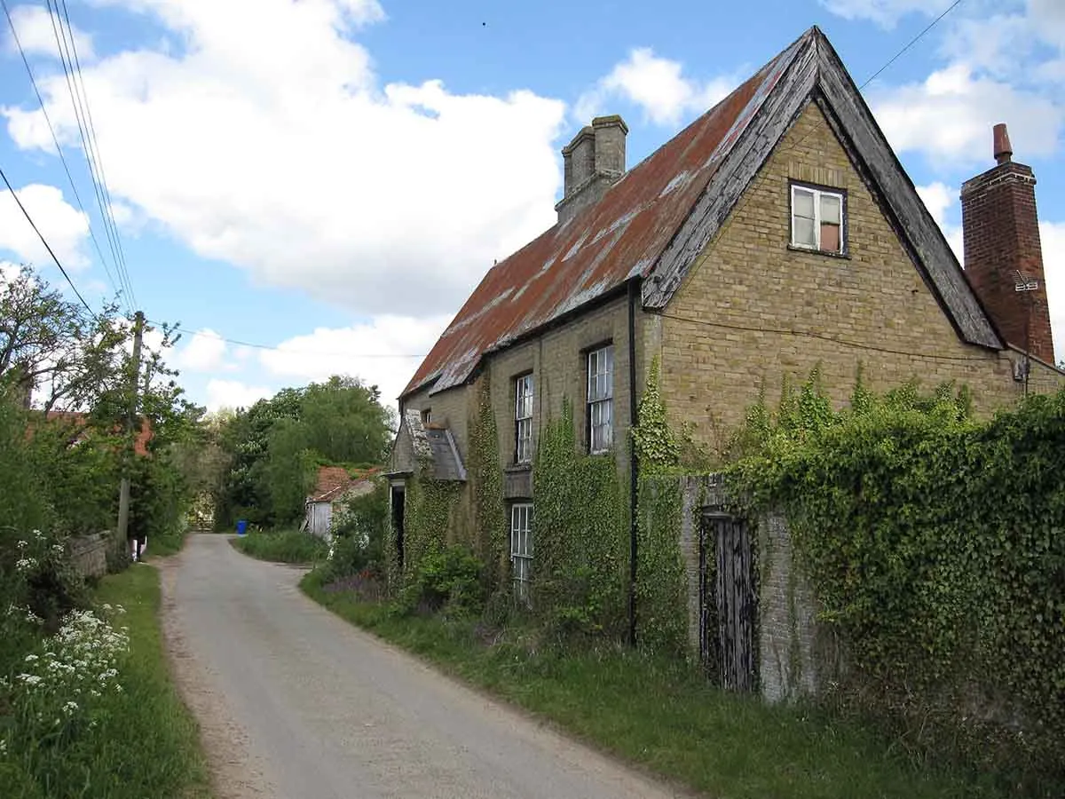 Repossessed houses for sale in the UK are an excellent way of saving money on a property purchase.