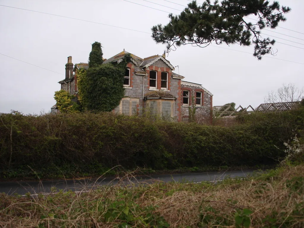 Photo of a derelict farmhouse for sale
