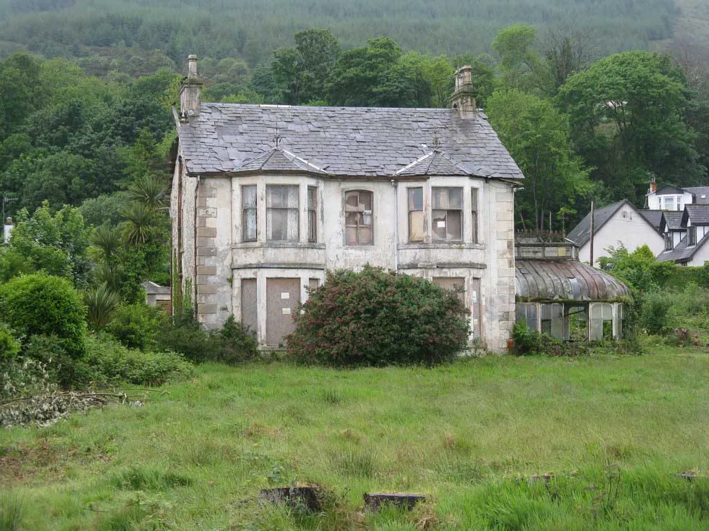 Photo of a run down house for sale