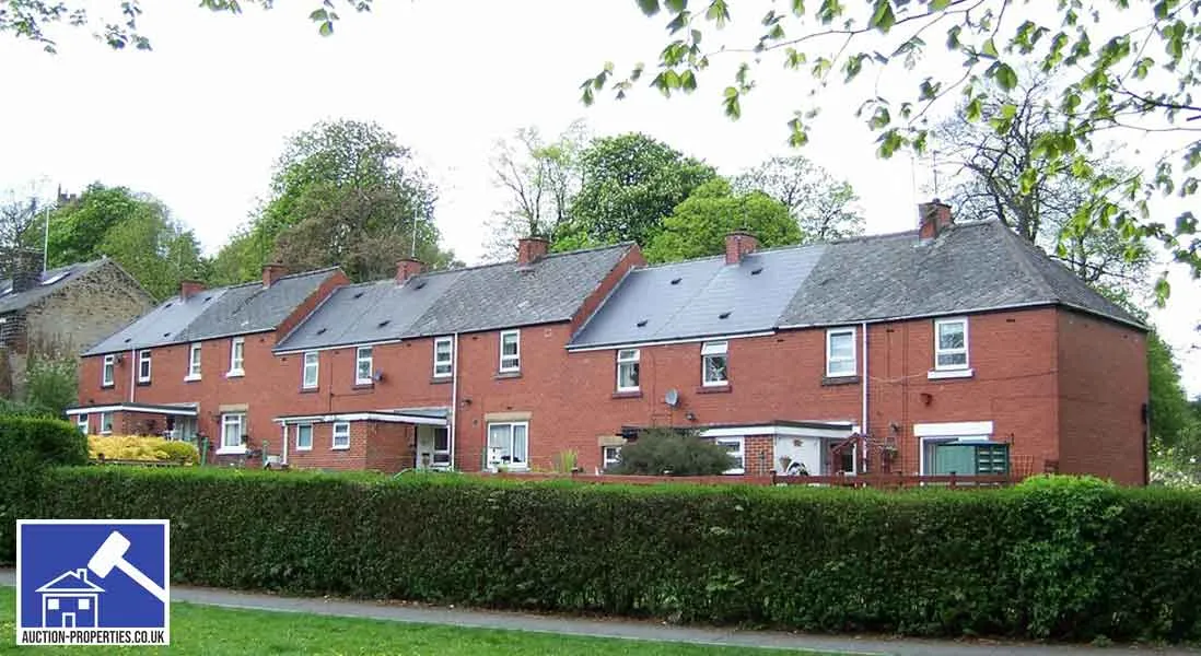 Photo showing terraced houses in the UK
