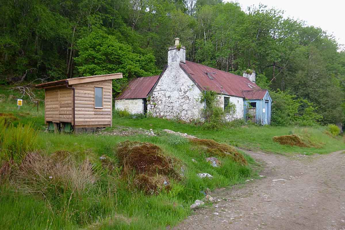 Photo of an abandoned cottage in Scotland which could be subject to an adverse possession claim.