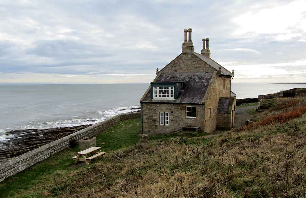 Photo showing a cottage beside the sea in Northumberland, England.