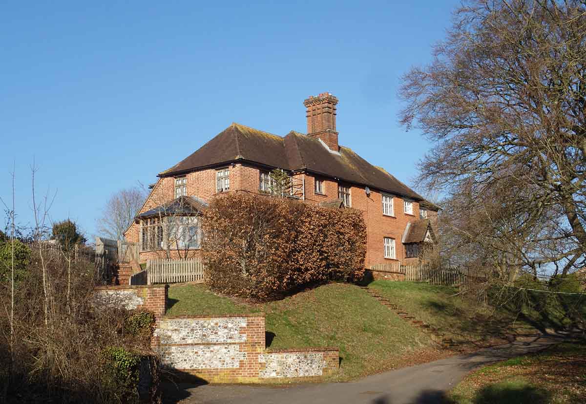 Photo of an expensive house in Hampshire, England.