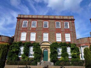 Georgian houses in the UK. Photo © Richard Humphrey (cc-by-sa/2.0)