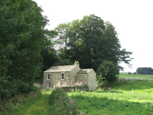 Photo of an old house to renovate