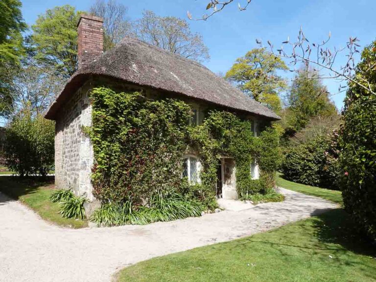 Rural property for sale in Cornwall. Photo © Derek Voller (cc-by-sa/2.0)