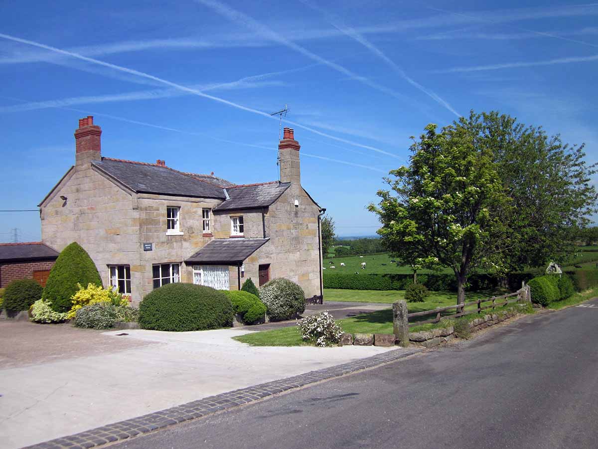 Photo of a small farm house in England.